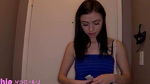 Сняла шортики и поебалась горячо на кастинге