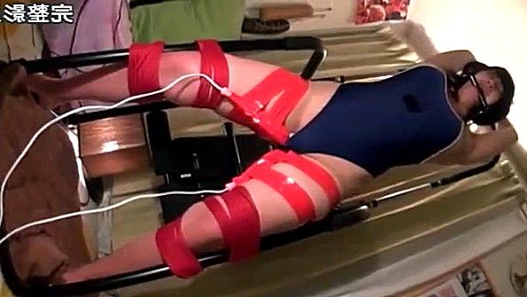 Японку унизили сексуально и заставили сосать