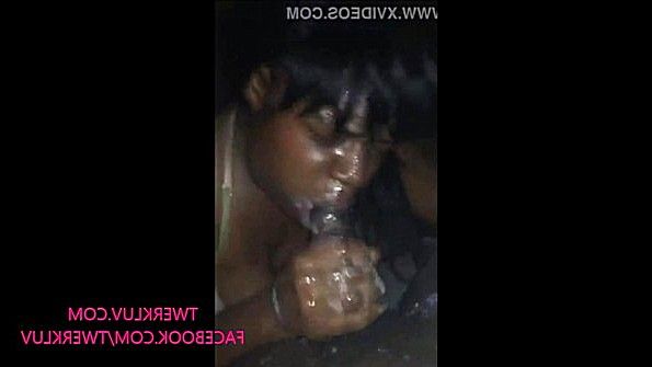 Негритянка с остервенением делает чуваку минет