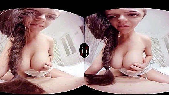 Сиськастая шлюха уселась на член пацана и будит его