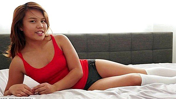 Азиатка вынуждена стонать от анальной долбежки