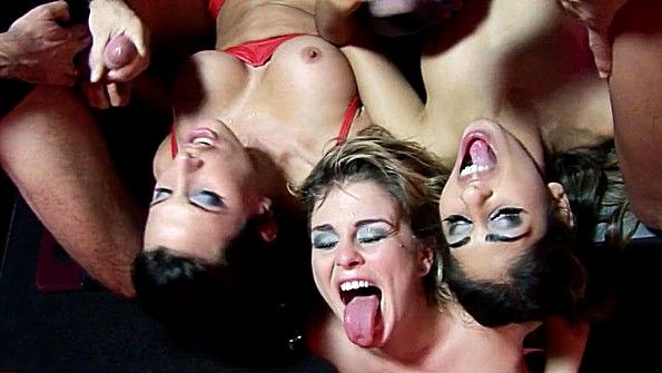 Шикарные развратницы увлекли парней в трах