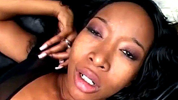 Чернокожая развратница грубо трахается с чуваком