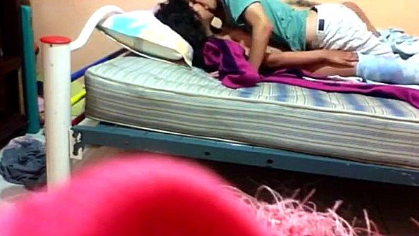 Скрытая камера записала очень жаркий трах пары