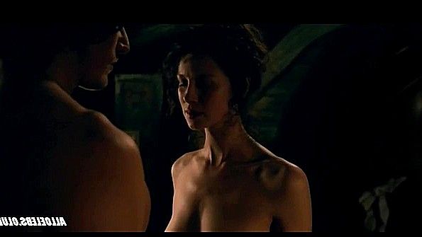 Шикарная Caitriona Balfe в эротических сценах