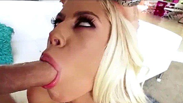 Сиськастые развратницы сосут и дрочат хуи титьками