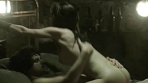 Восхитительная Bojana Novakovic не стесняется быть голой