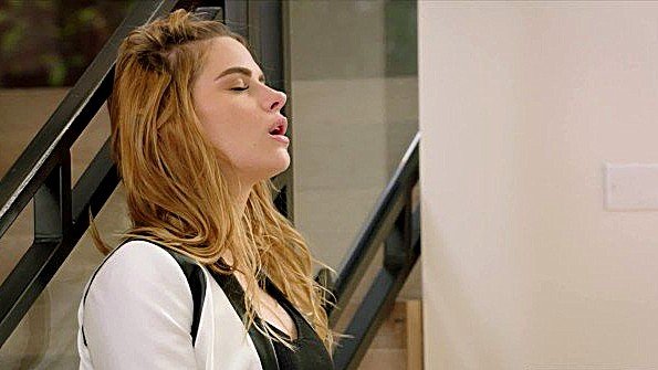 Сучка в корсете занимается чувственным сексом