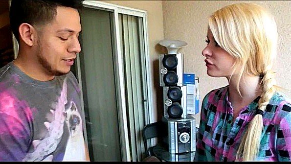 Сестра показала брату прелести и стала ебаться