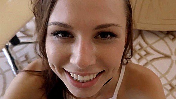 Деваха громко орет во время анальной долбежки