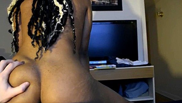 Негритянка готова потрахаться после своей дрочки
