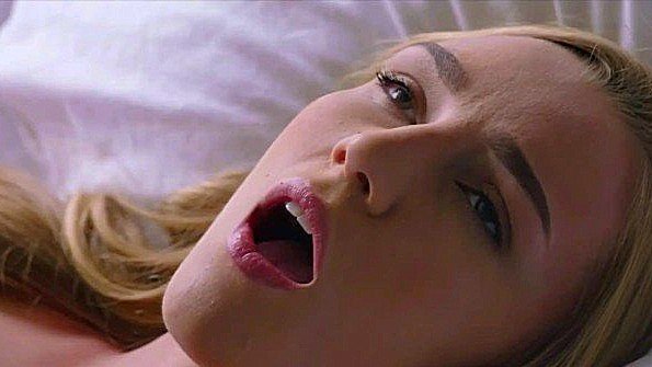 Молодые подружки активно трахаются с парнями