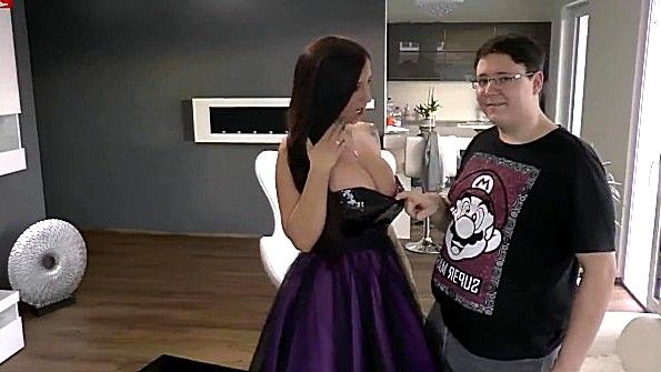 Поразила мужика классным платьем и поебалась