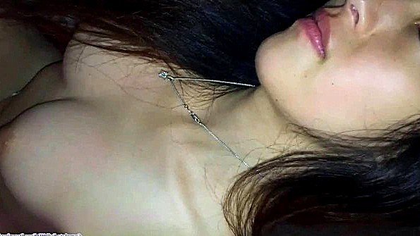 Развратная китаянка практикует страстный трах