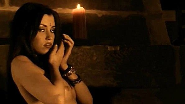 Развратная индианка очень хочет поебаться