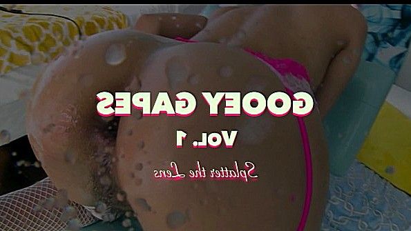 Сучки демонстрируют анус для вхождения хуя в сборке