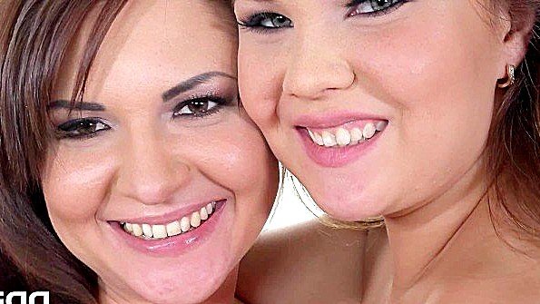 Кокетливые развратницы готовы предаваться лесби