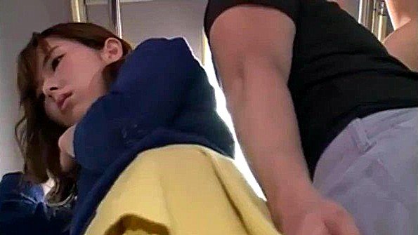 Замужнюю японку грубо трахают прямо в автобусе