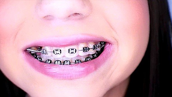 Задрал юбку на студентке и жадно поимел ее в пизду