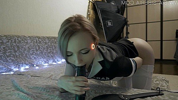 Горничная возбудилась и захотела мастурбировать