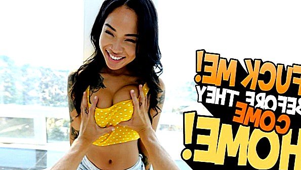 Улыбчивая азиатка подарит чуваку наслаждение