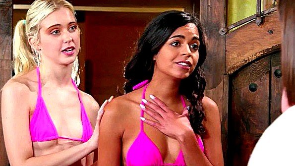 Лесбийский массаж приводит к жаркому сексу