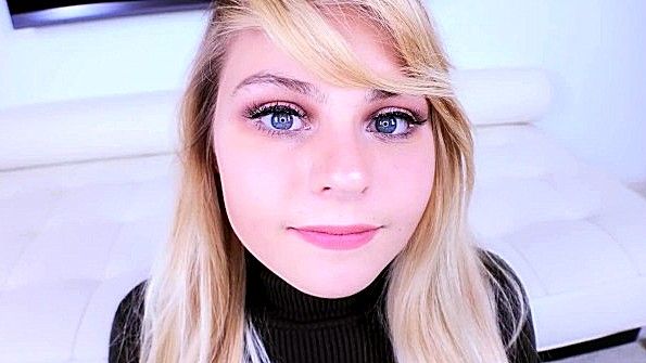 Заботливая девица подрочит и отсосет хуй парню