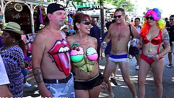 Фантастический фестиваль с разрисованными сиськами