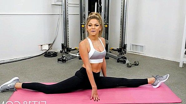 Спортивная деваха классно трахается в зале