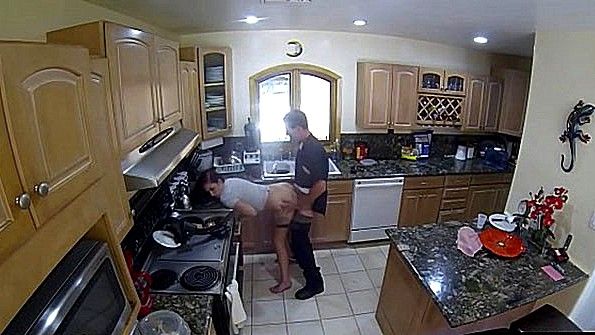 Вызвала полицейского и соблазнила его на трах