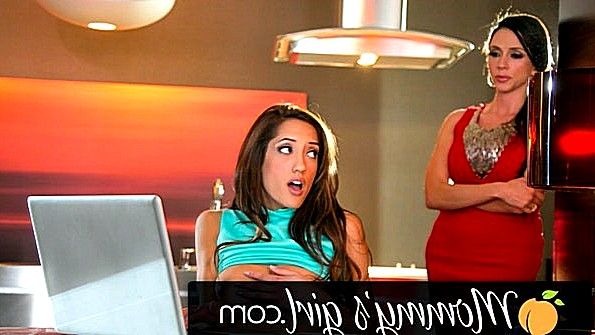 Мать застала дочь за просмотром порнухи и трахнулась