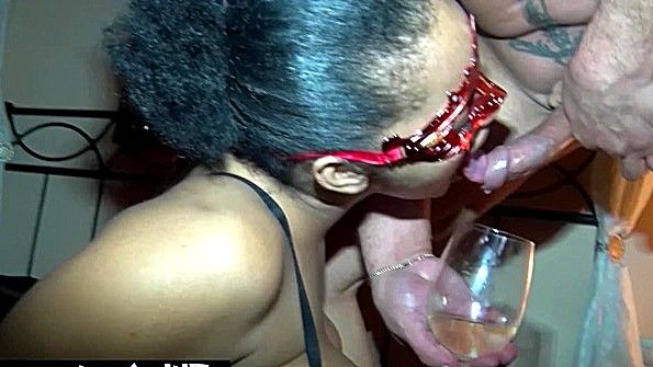 Необычная оргии с похотливыми негритянками и спермой