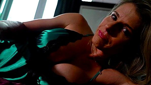 Мать всегда готова раздеться перед сыном и ебаться