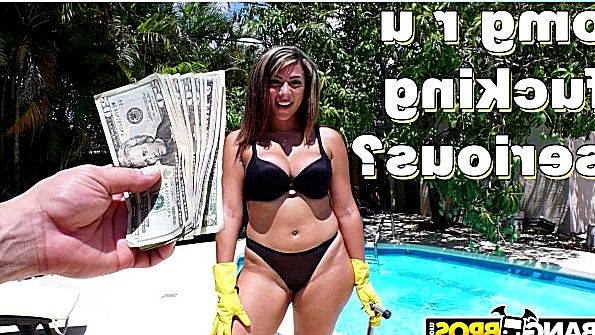 Шикарная уборщица дерзко трахается с мужиком