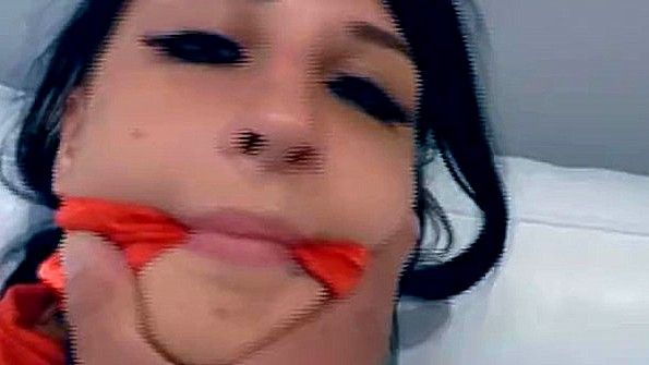 Связанную сучку возбудили и стали жестко трахать