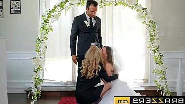 Невеста и свидетельница вместе трахаются с женихом