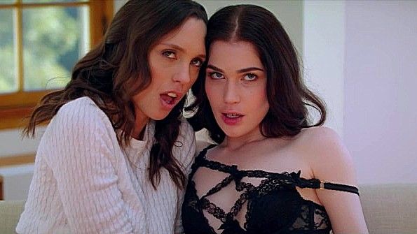 Две роскошных сучки бросили вызов хую чувака