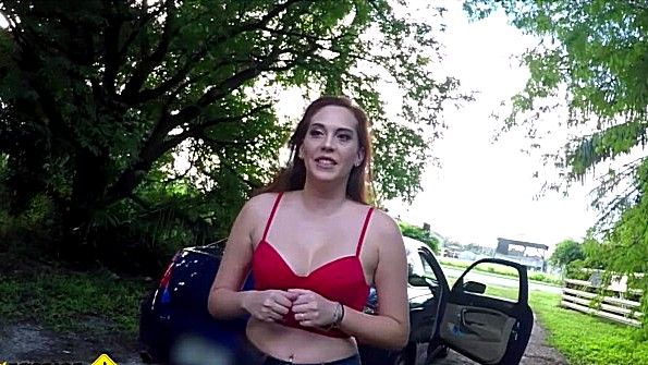 Похотливая сучка трахается с дорожным рабочим