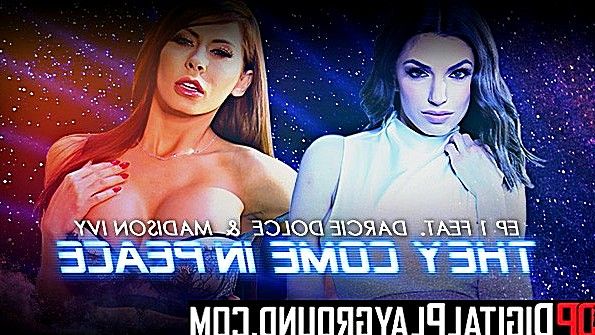 Сиськастые дамы активно ласкают пезды в шалостях