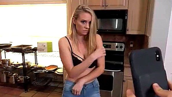 Сын заставил мать раздеться и стал ее ебать