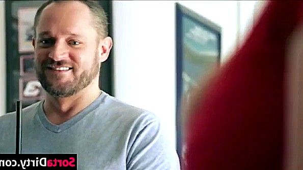 Дочь совратила отца своими сиськами и стала ебаться