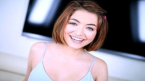 Молодые развратницы балуются с членами парней