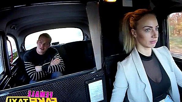 Симпатичный пассажир выебал ушлую таксистку