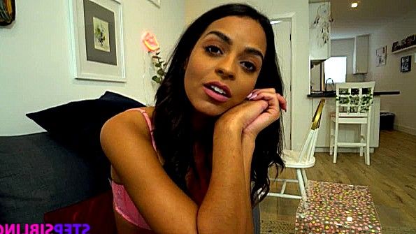 Сестра снимет нижнее белье и поебется с братом