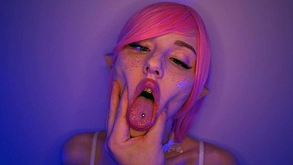 Деваха вынуждена сосать парню и вставать раком