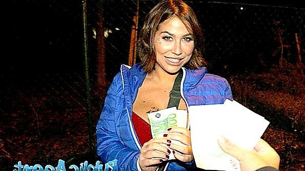 Дал много денег бабенке и поспешил ее оттрахать