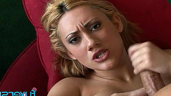 Изумительная дрочка хуя со стороны развратницы