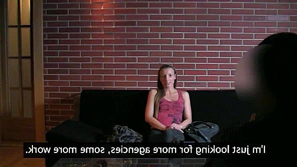 Разделась в офисе у мужика и поебалась до спермы