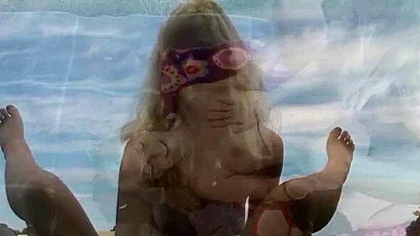 Блондинки со страпоном трахаются прямо на пикнике