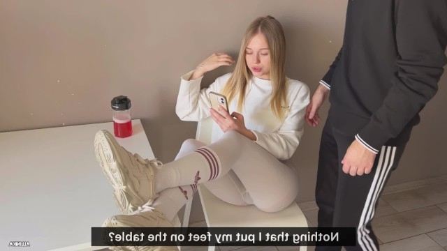 Положила ноги на стол. Наказал жестким сексом